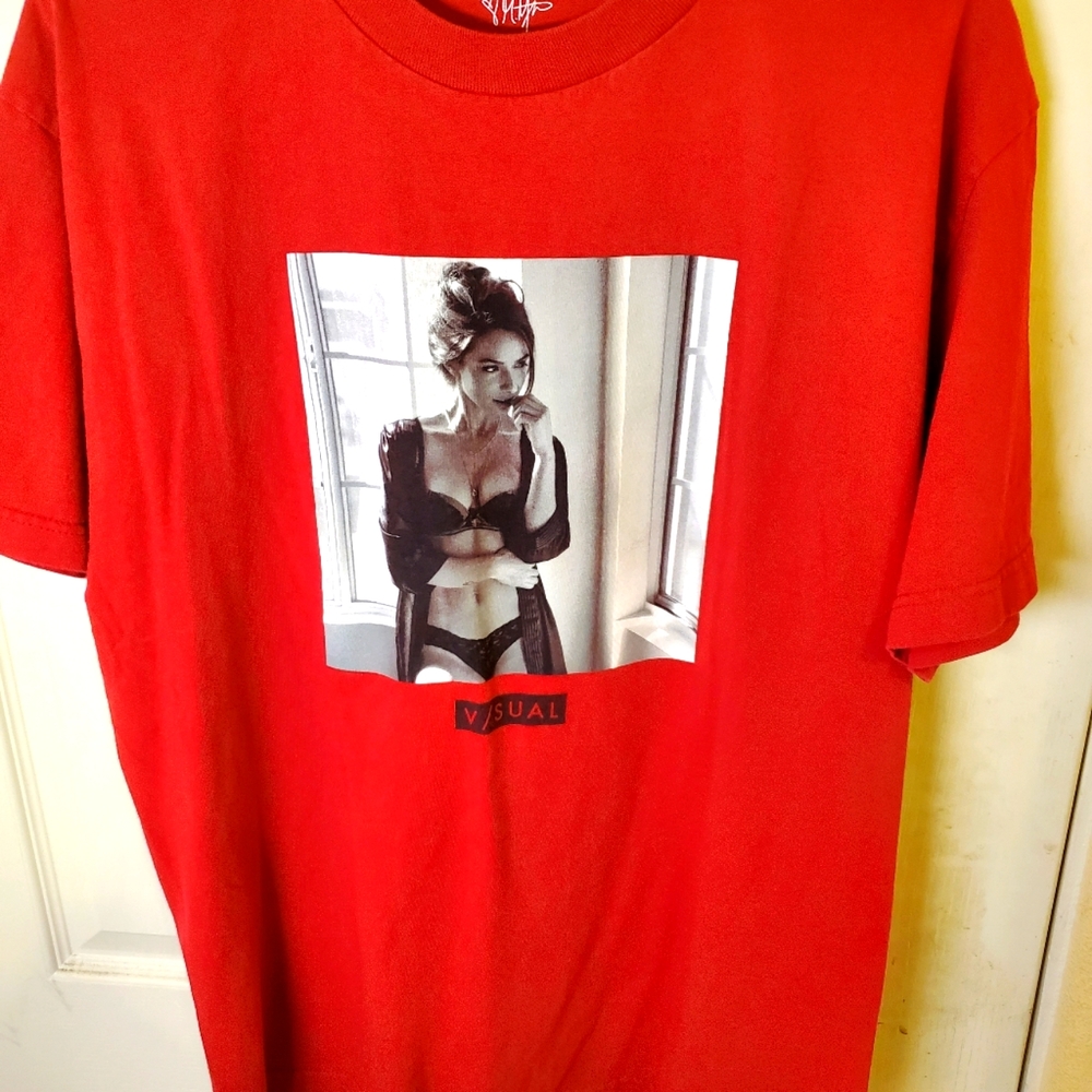 V/sual Shirt Model
